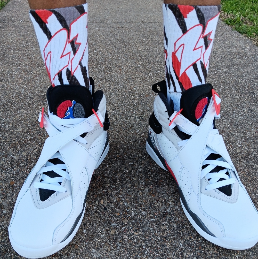 JORDAN 8 BUGGS BUNNY SOCKS TO MATCH